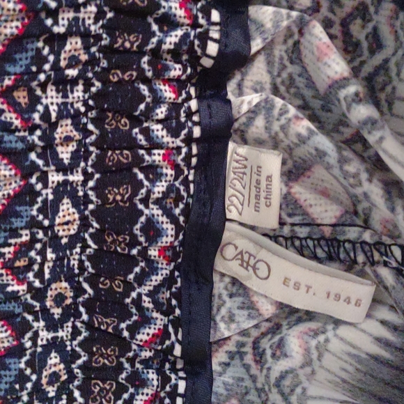 Wrap around style skirt/skort. W22-24. Cute and slimming. Knee length. Pockets - Picture 5 of 5